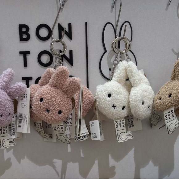 Adorable Miffy🐰💗White Keychain - Picture 5 of 7